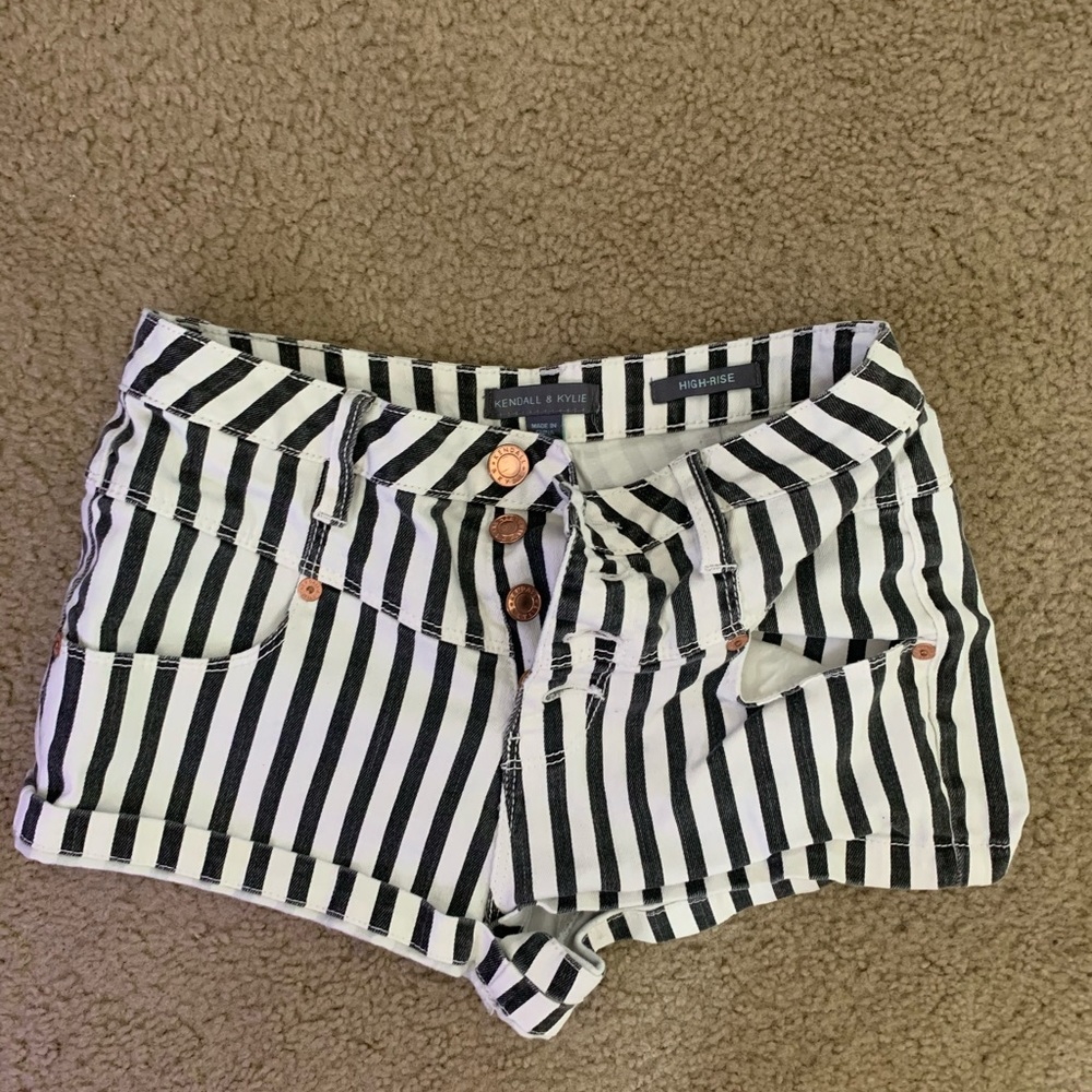 KENDALL&KYLIE High rise B&W Striped Shorts